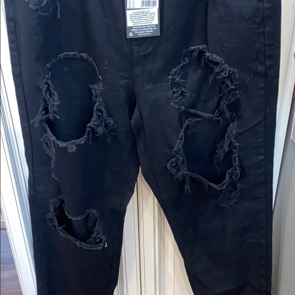 Misguided Black Riot High Rise Mom Jean - Picture 3 of 4